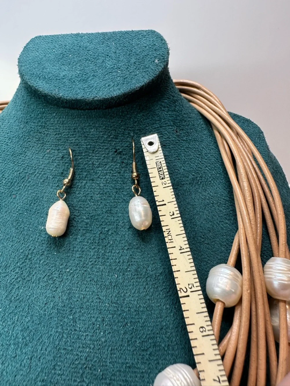 Genuine Pearls And Leather Multi Strand Bib Necklace With Pearl Earrings - Picture 5 of 8
